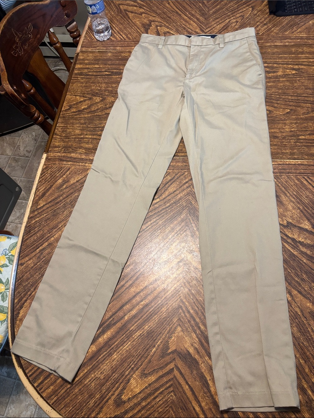 Amazon Essentials Men's Khaki Straight-Fit Chinos - Light Beige